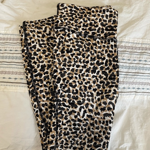 OV Leopard TechSweat Flex/Move free Leggings - Picture 6 of 9